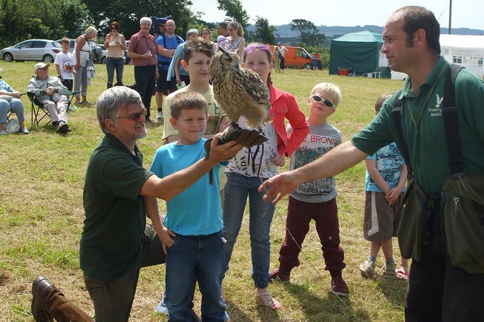 Falconry with keith Rawlings warden